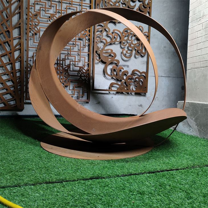 Sab nraum zoov Vaj Sculpture